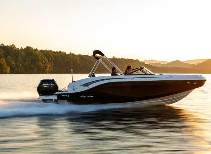 Sunset cruise in a Bayliner bowrider boat in Muskoka